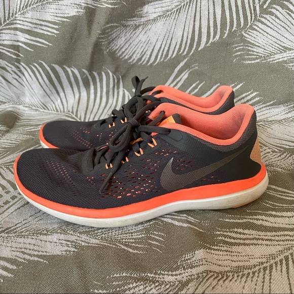 Nike Flex Run Women's Running Shoes - Picture 3 of 9